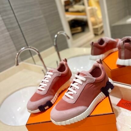 Bouncing Sneaker