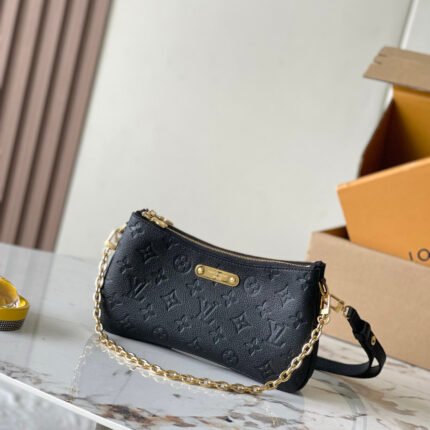 Liv Pochette Size：24 x 13.5 x 6.5CM